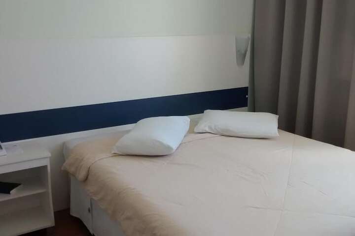 Room 26 of 40