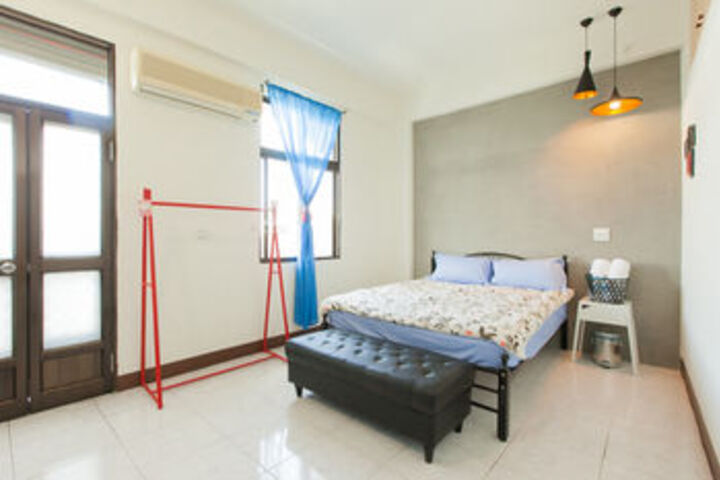Room 12 of 18