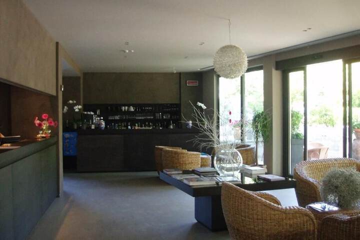 Entrance & Lobby