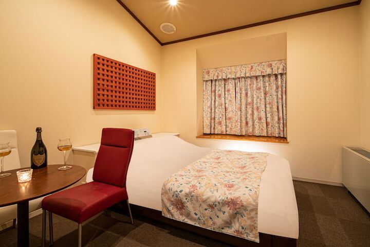 Room 13 of 36