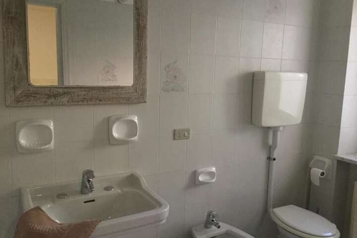 Room 8 of 17