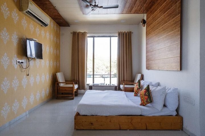 Room 6 of 34