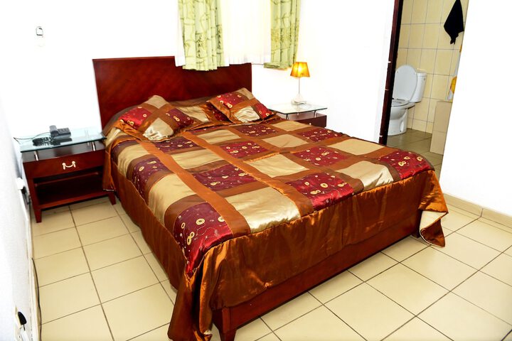 Room 12 of 25