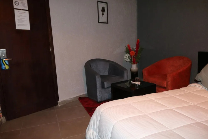 Room 3 of 25
