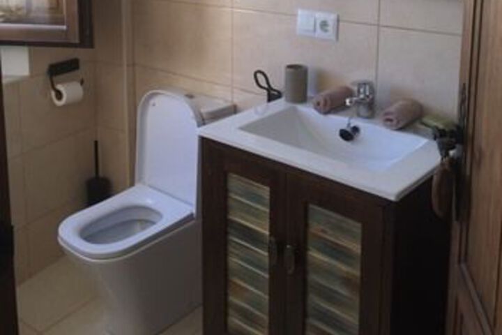 Room 9 of 28