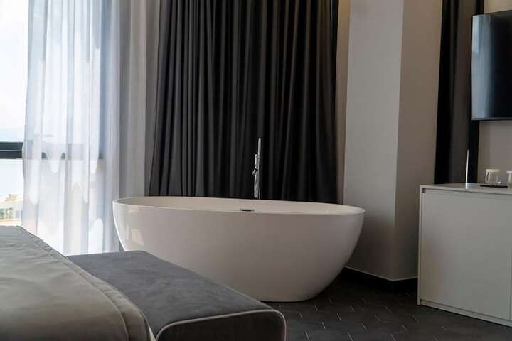 Room 8 of 34