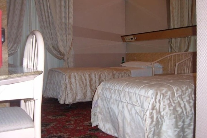 Room 16 of 33