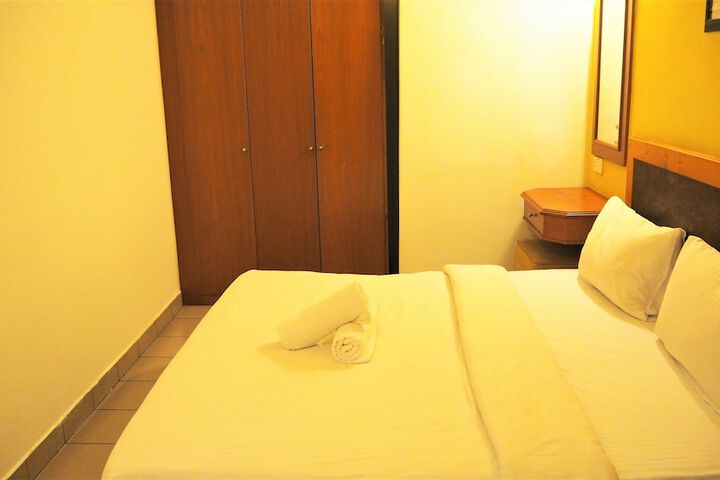 Room 4 of 52