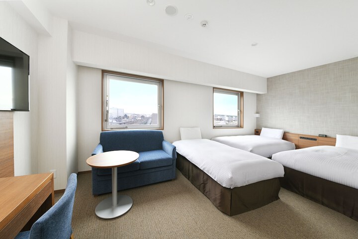 Room 6 of 28