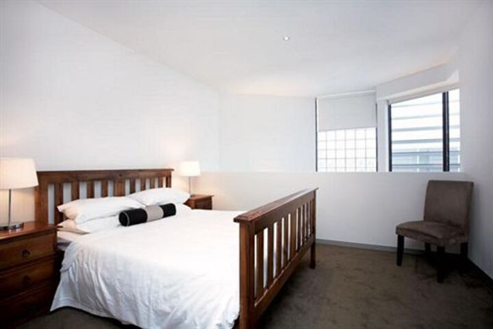 Room 6 of 24