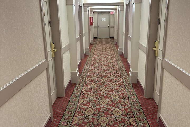 Ballroom/Hall 92 of 96