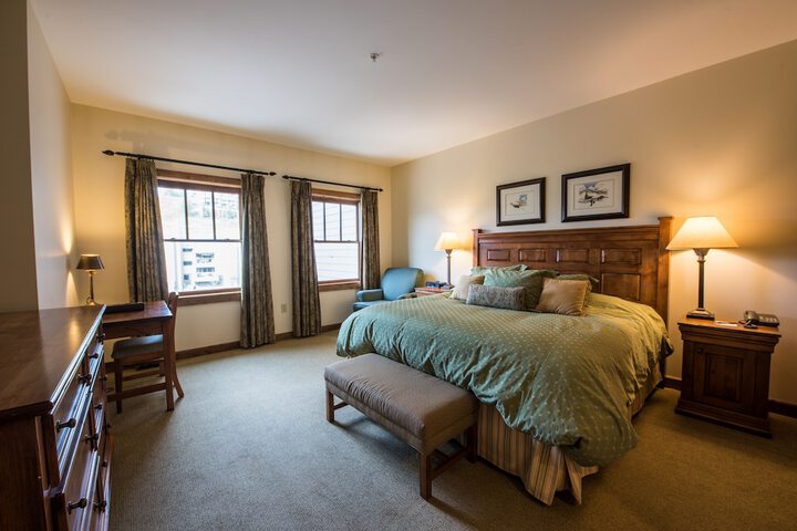 Room 30 of 166