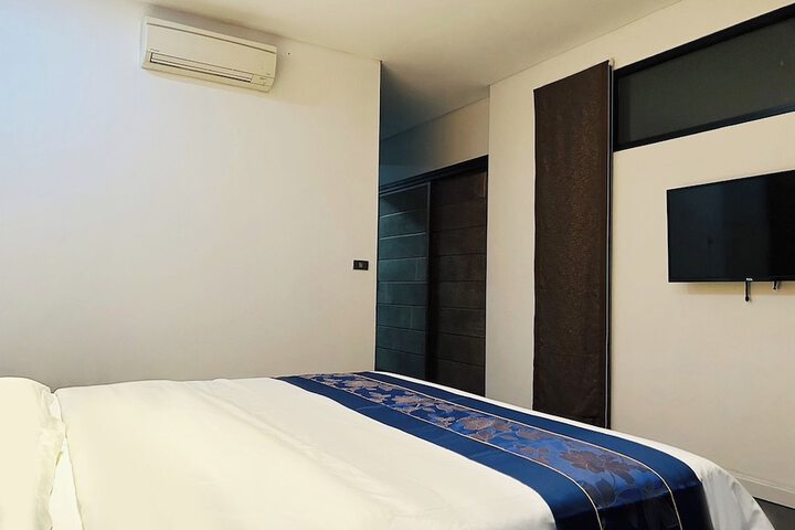 Room 44 of 107
