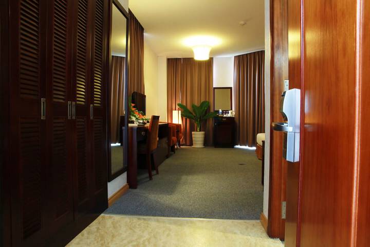 Room 15 of 37