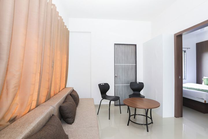 Room 11 of 32