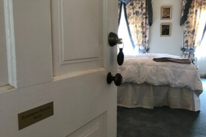 Room 27 of 52
