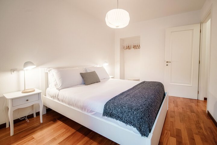 Room 4 of 102