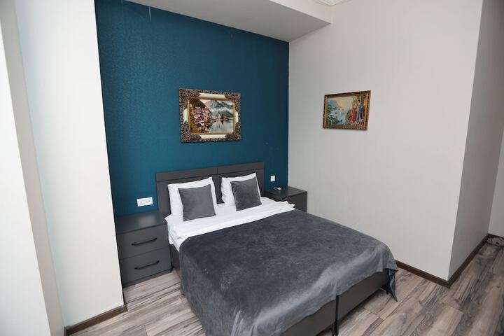 Room 33 of 65