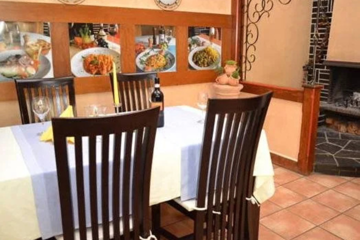 Dining 11 of 17