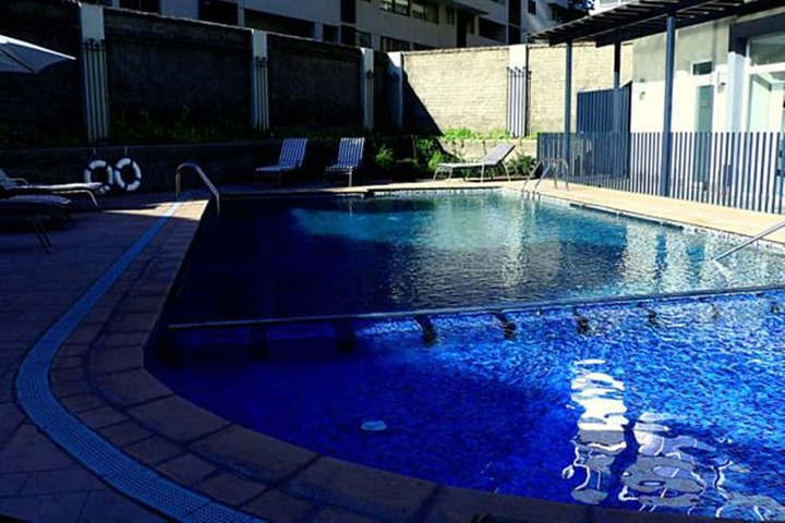 Hotel Pool