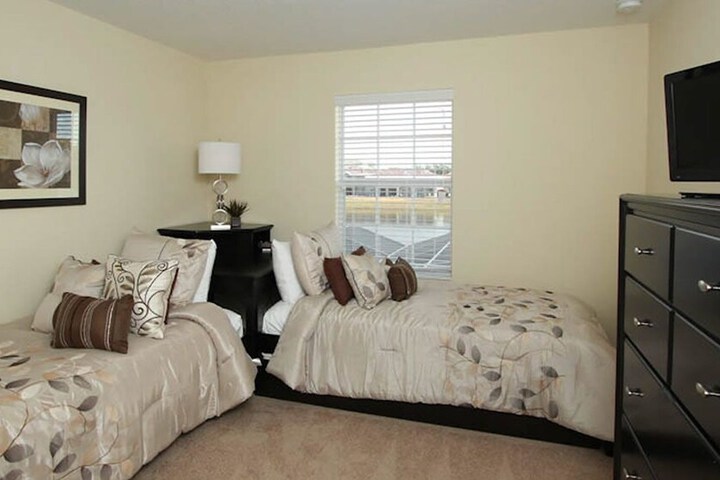 Room 4 of 19