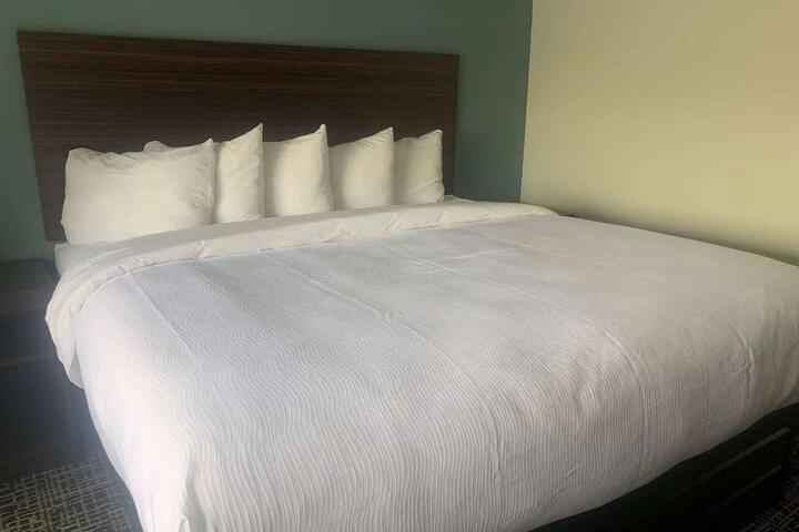 1 King Bed Suite (1 of 5)