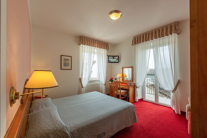 Room 8 of 40