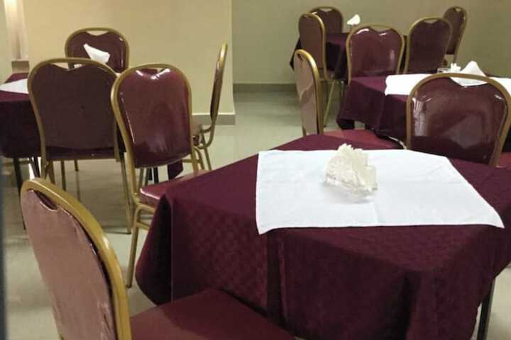 Dining 33 of 57