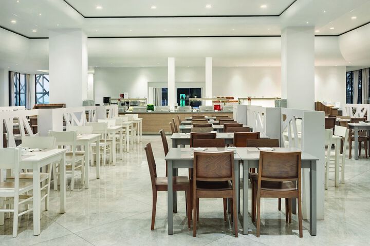 Dining 55 of 70