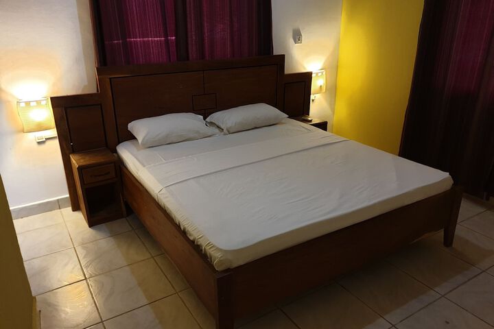 Room 13 of 104