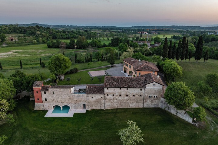Corte Baruzzo Relais in Volta Mantovana