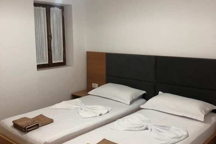 Room 13 of 30