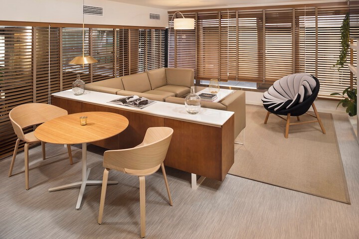 Lounge 118 of 125