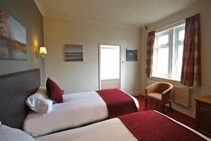 Room 10 of 40