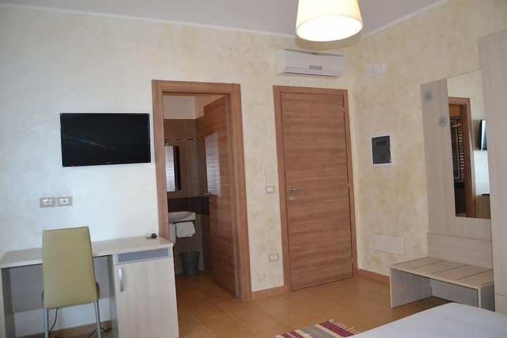 Room 21 of 80