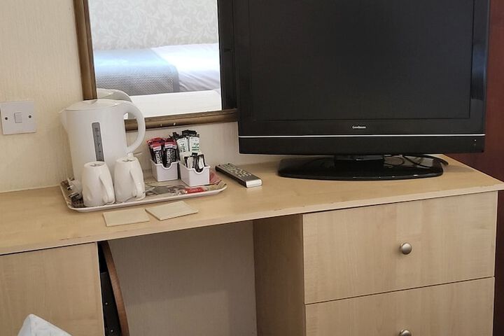 Room 10 of 31