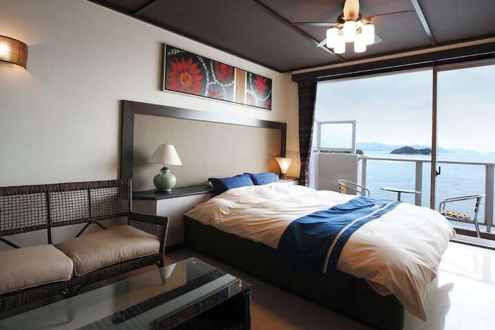 Room 6 of 13