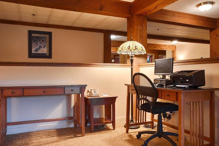 Business Center 26 of 32