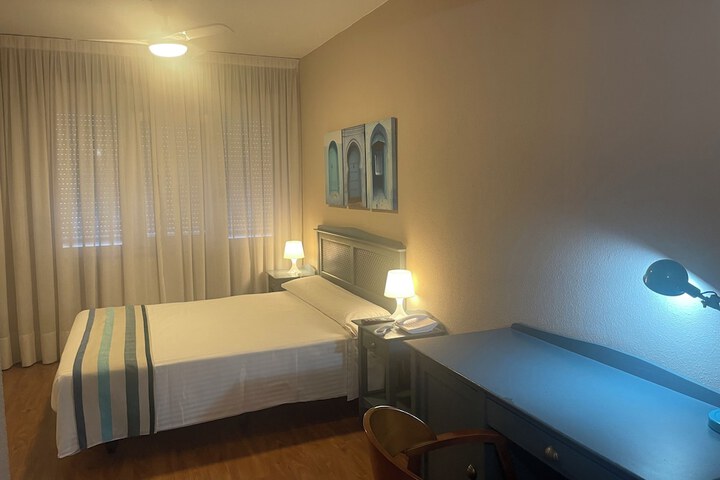 Room 14 of 40