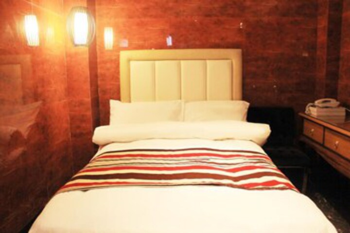 Room 11 of 35