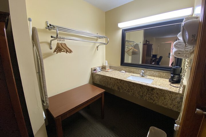 1 King Bed (12 of 12)