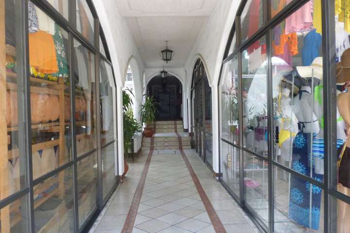 Ballroom/Hall 18 of 21