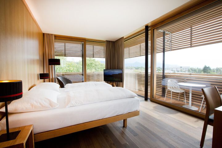 Room 33 of 63