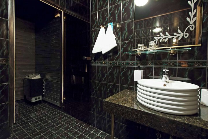 Room 33 of 76