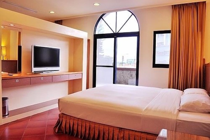 Room 10 of 20