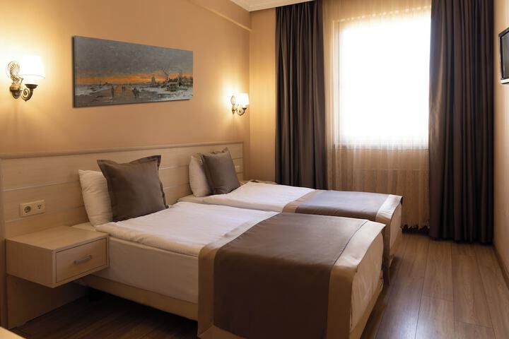 Room 12 of 36