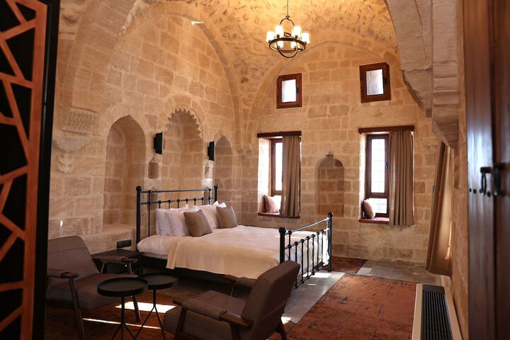 Room 2 of 25