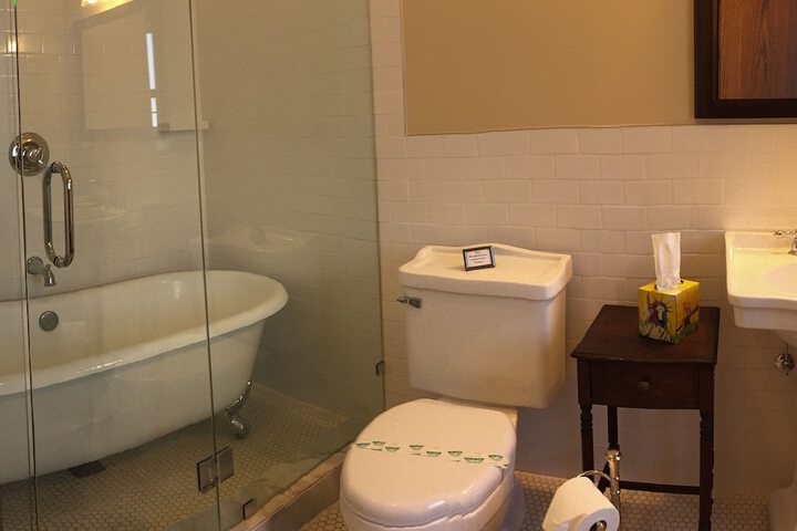 Room 8 of 17