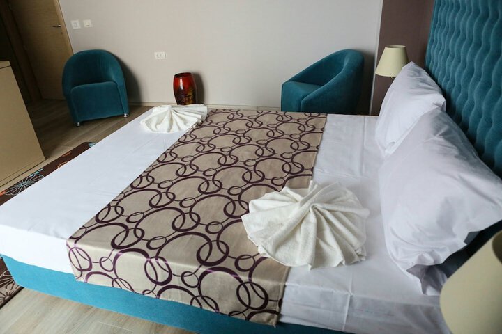 Room 5 of 68