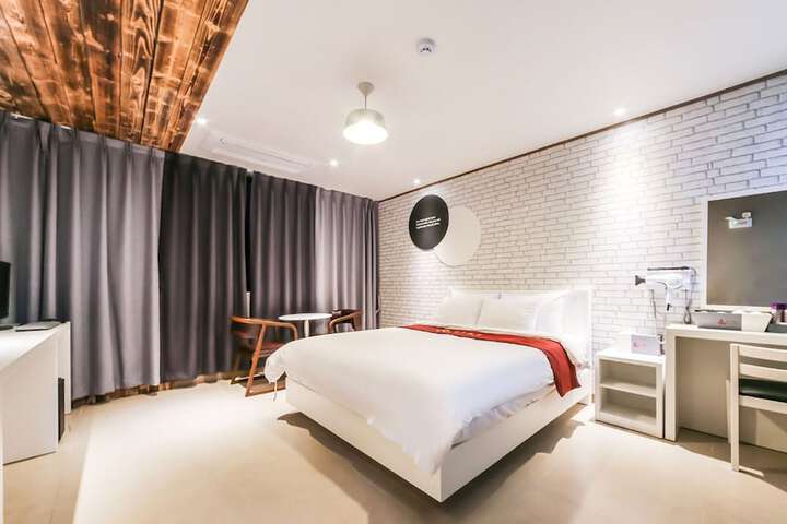 Room 14 of 60